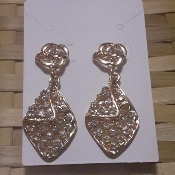 unbranded Jewelry - Gold Plated Gemstone Leaf Earrings